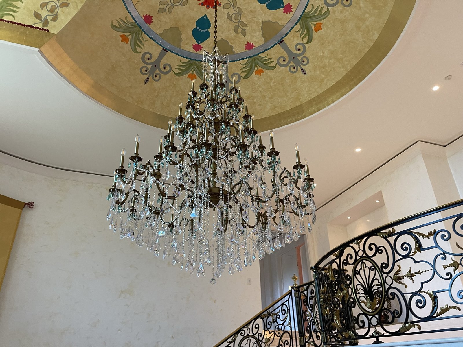 Chandelier services in Palm Beach, Florida